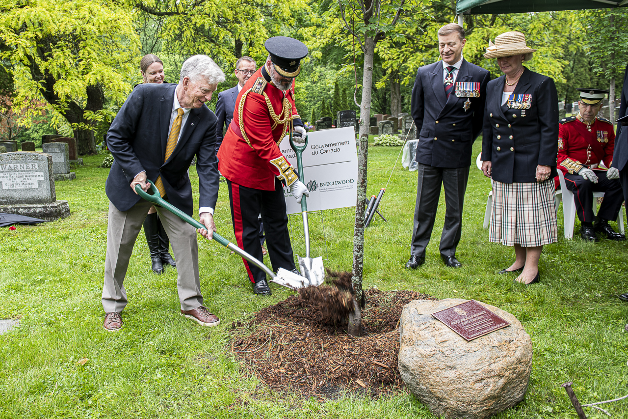 Marc Cullen and GGFG Quesnel planting the tree